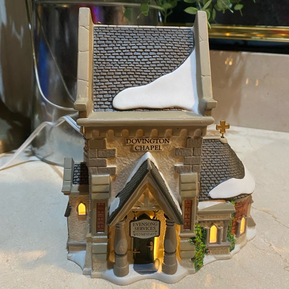Department 56 Dovington Chapel Twelfth Night Christmas Dickens Village Retired